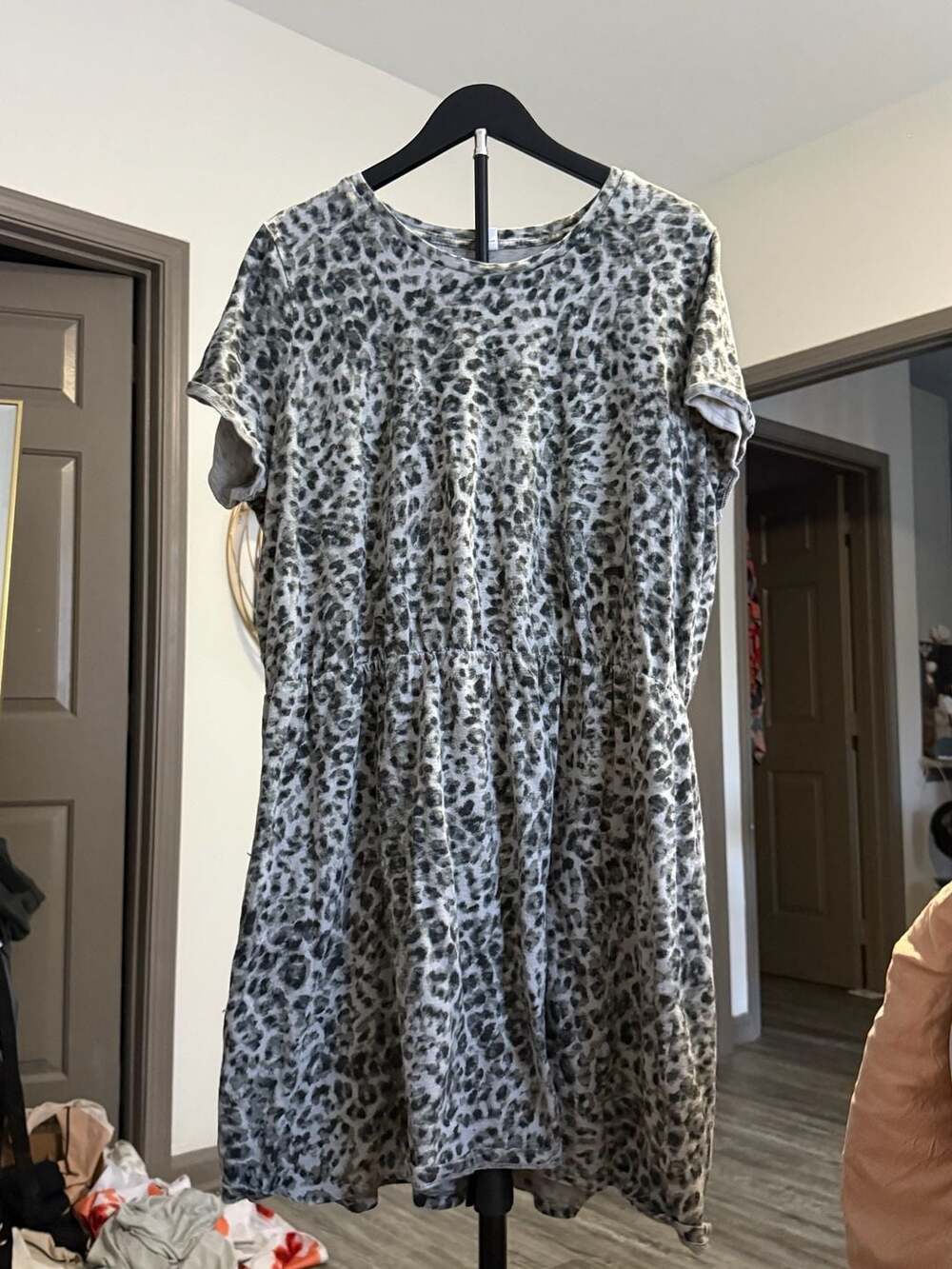 Old Navy Leopard-Print Dress Size XXL Gray Short Sleeve Casual